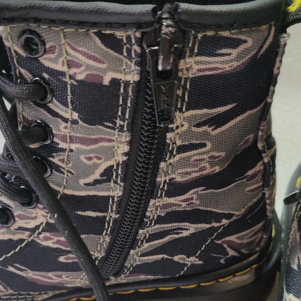 Dr. Martens Kids Camouflage Lace-Up Boots in Green and Black